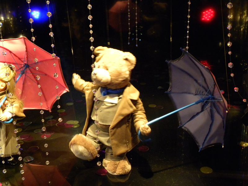 Ourson danse parapluie