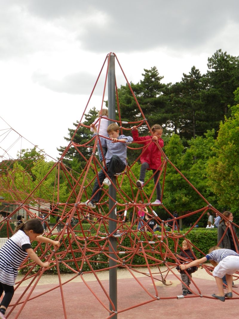 Enfants jeux dehors1